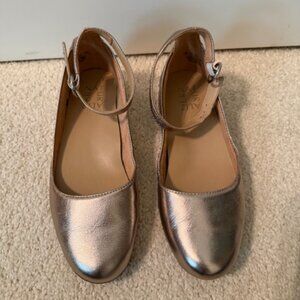 Naturalizer Maxwell Warm Silver Ankle-Strap Round Toe Flats Size 5.5